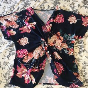 Sz M floral twist front top